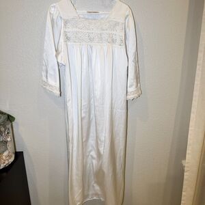 VINTAGE CHRISTIAN DIOR NIGHTGOWN